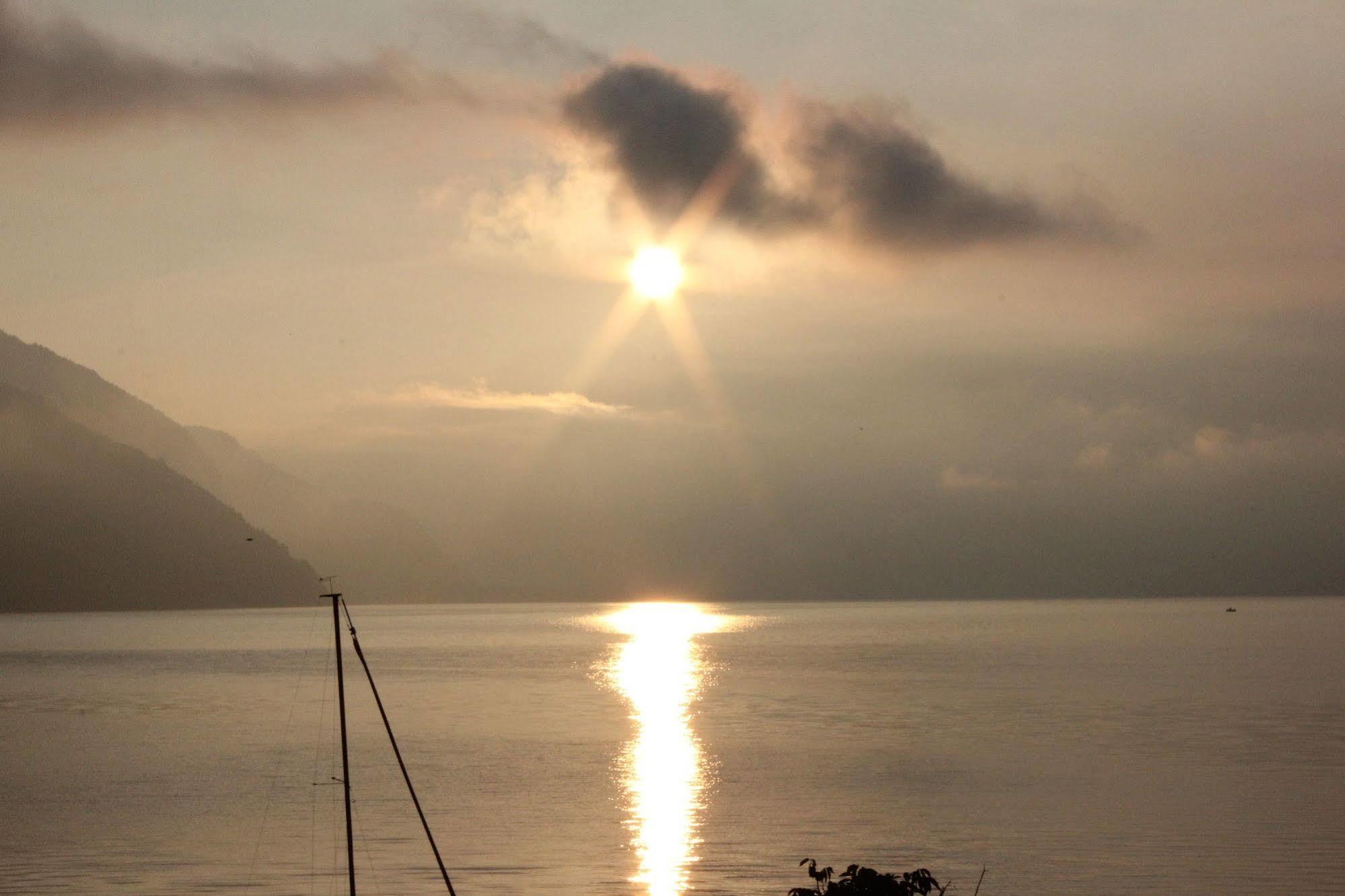 Strandhotel Seeblick Hotel Faulensee